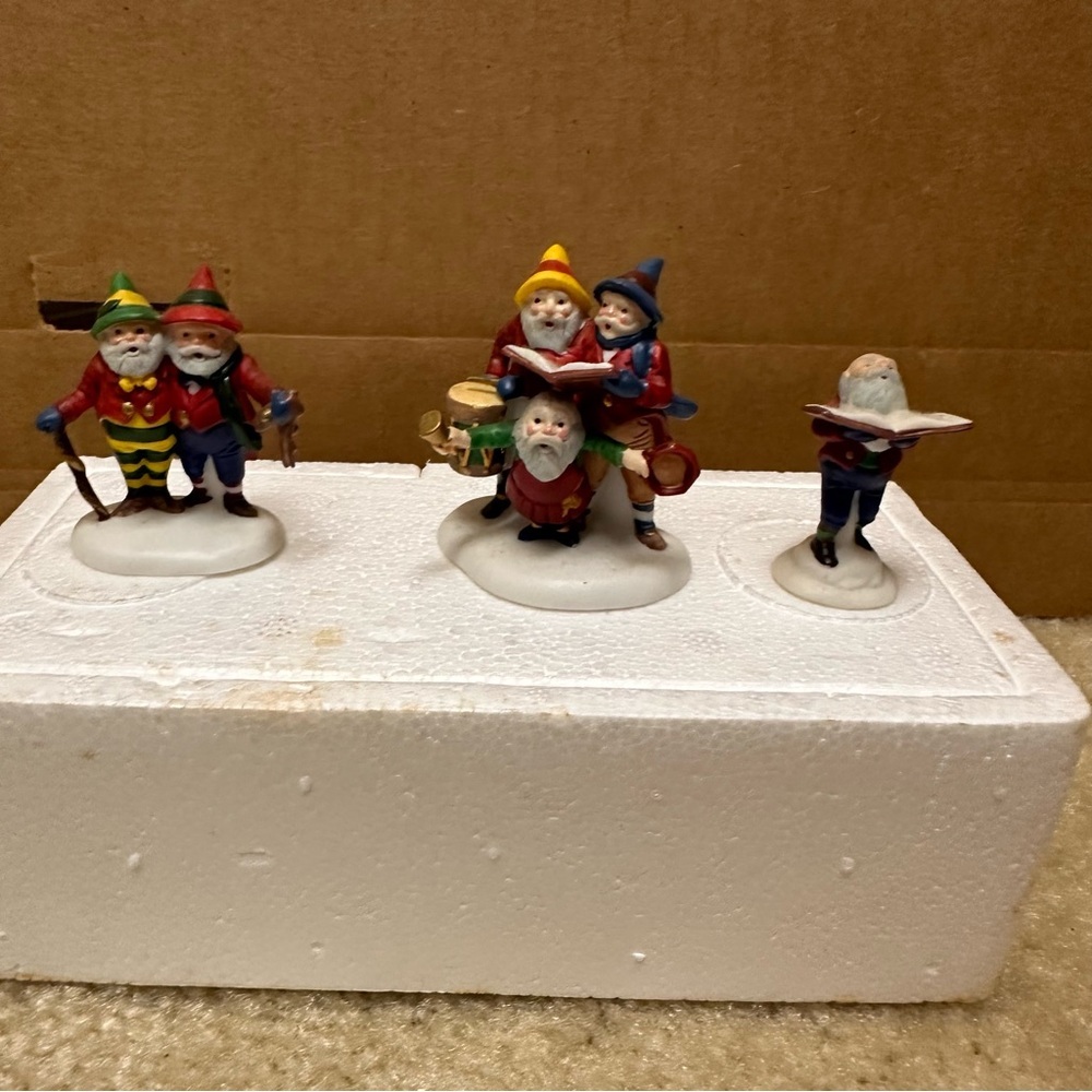 Department 56 “Sing A Song For Santa” set of three Heritage Village Retired